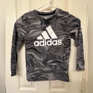 adidas Gray & Black Long Sleeve Logo Tee - Boys
